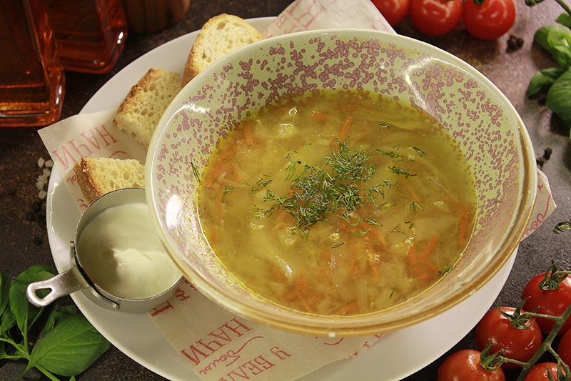 Щи с курицей и сметаной